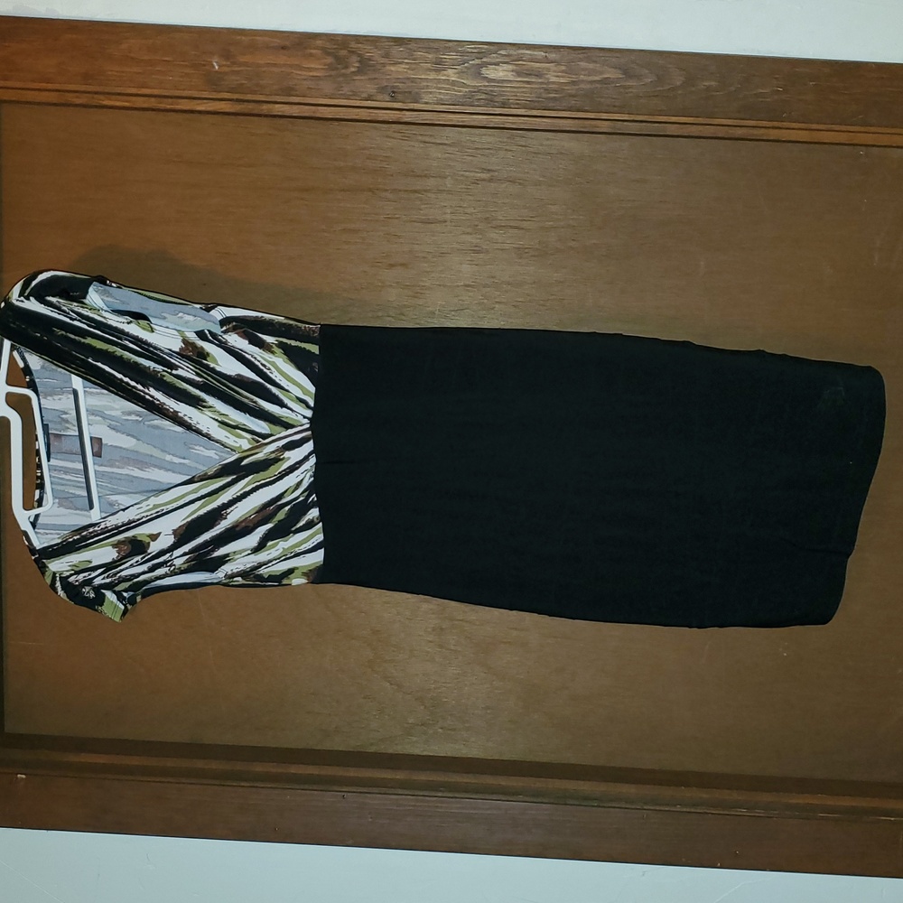 EUC Bisou Bisou sz 8 VNeck Multi Colored Fitted Dress